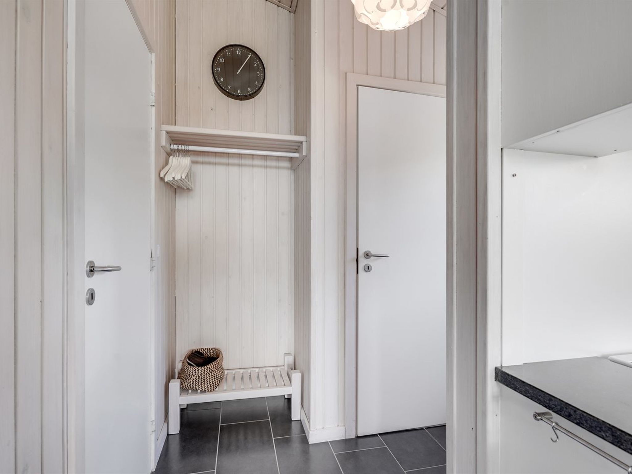 "Driss" - 500m from the sea - Binnen