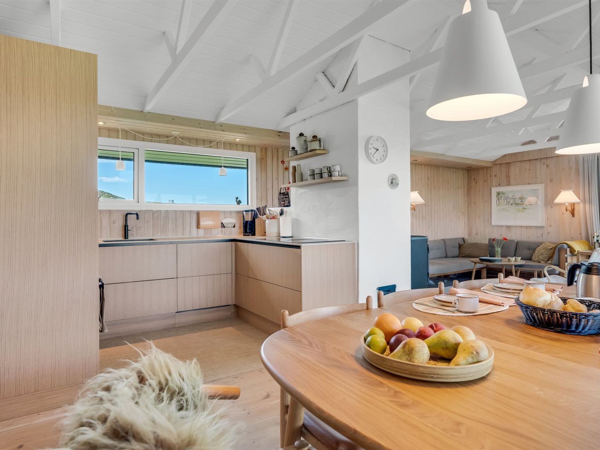 "Aatu" - 360m from the sea - Binnen