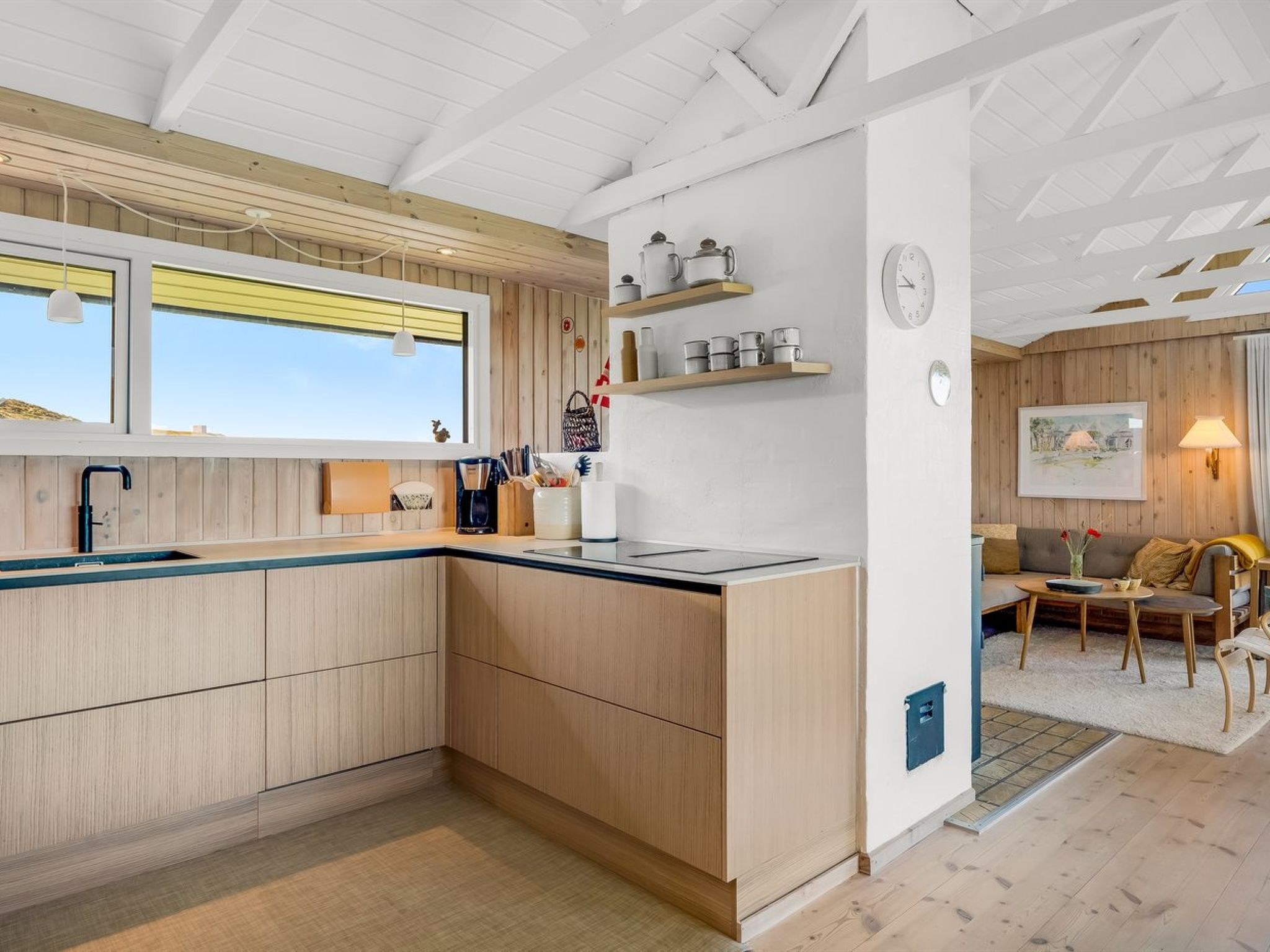 "Aatu" - 360m from the sea - Binnen