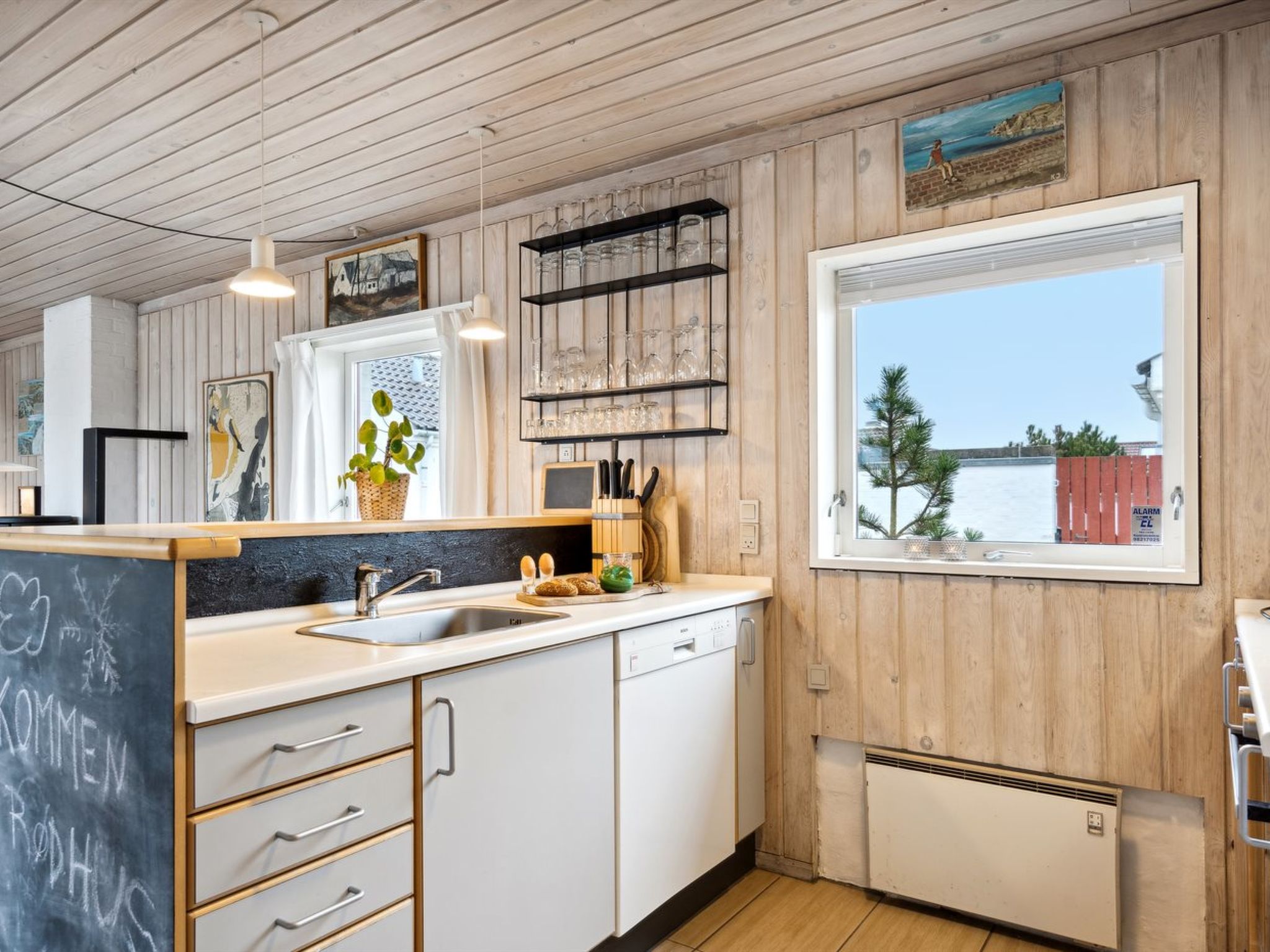 "Eljene" - 700m from the sea - Binnen