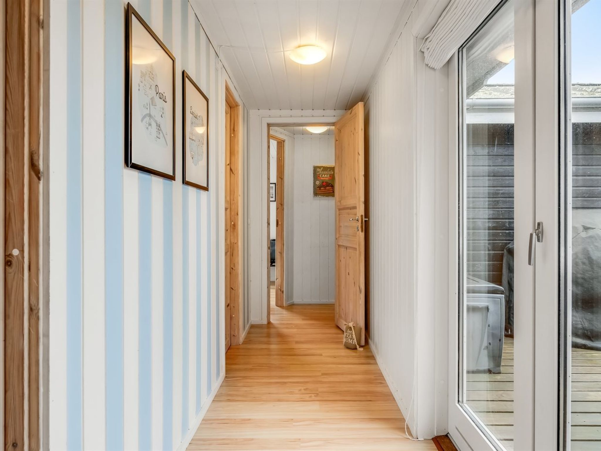 "Bylgja" - 1.7km from the sea - Binnen