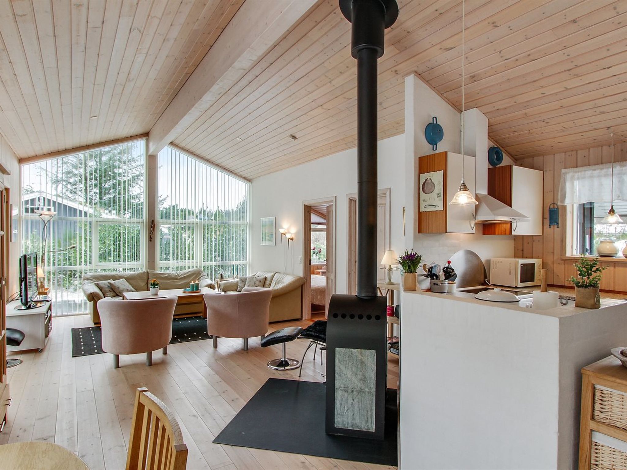 "Edger" - 2.3km from the sea-Binnen