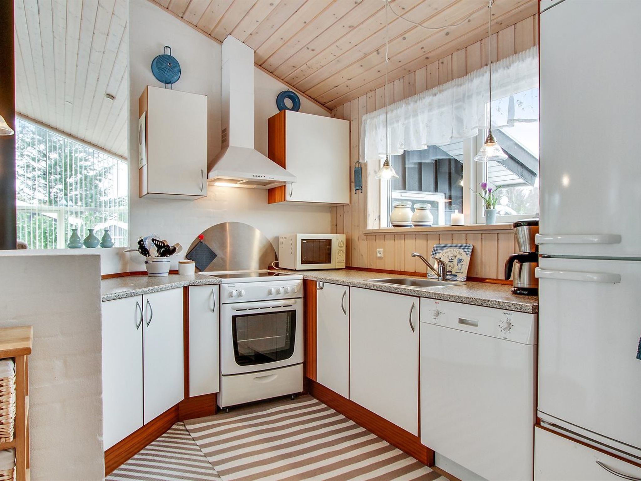"Edger" - 2.3km from the sea-Binnen
