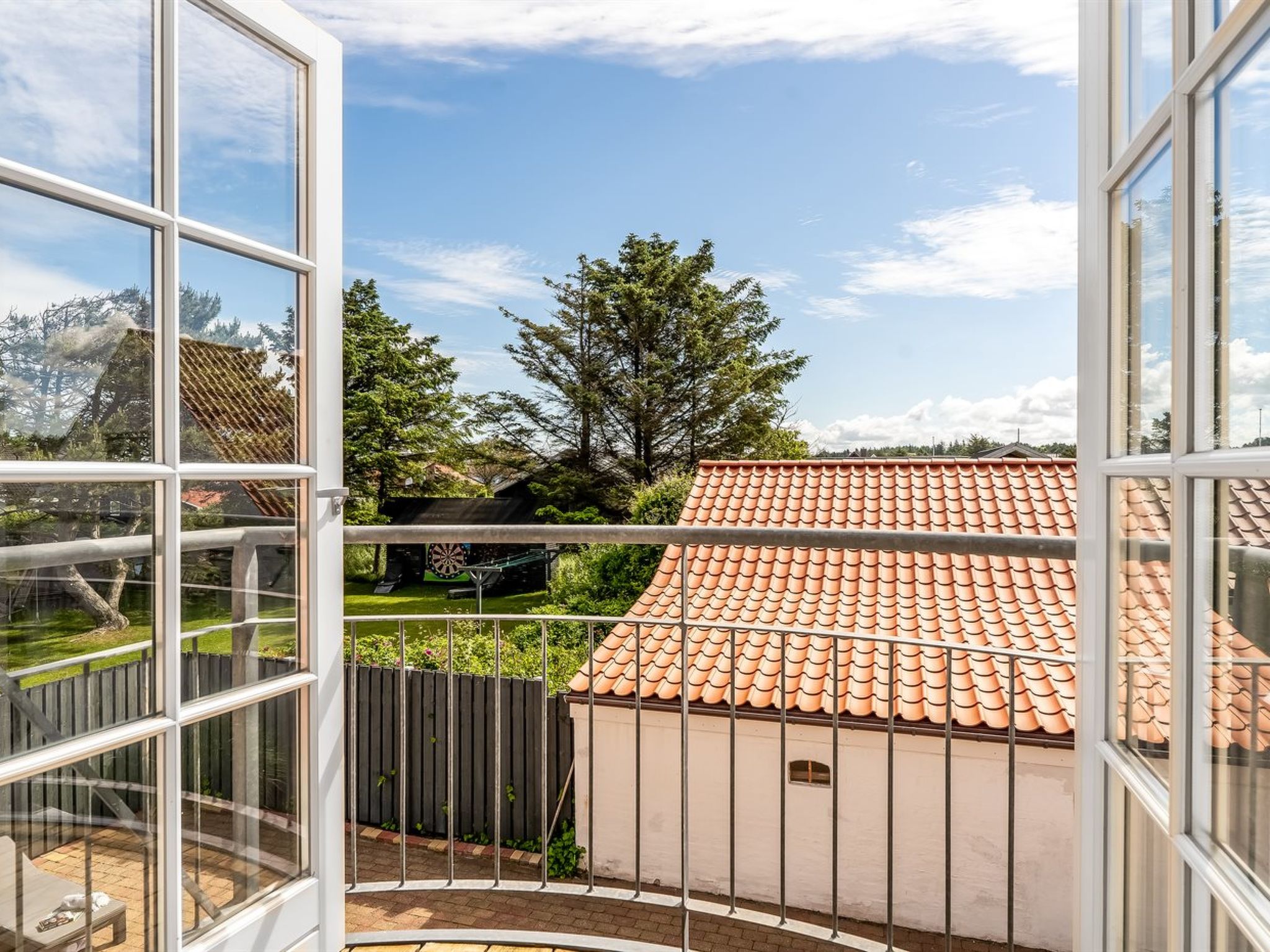 "Springimile" - 300m from the sea - Binnen