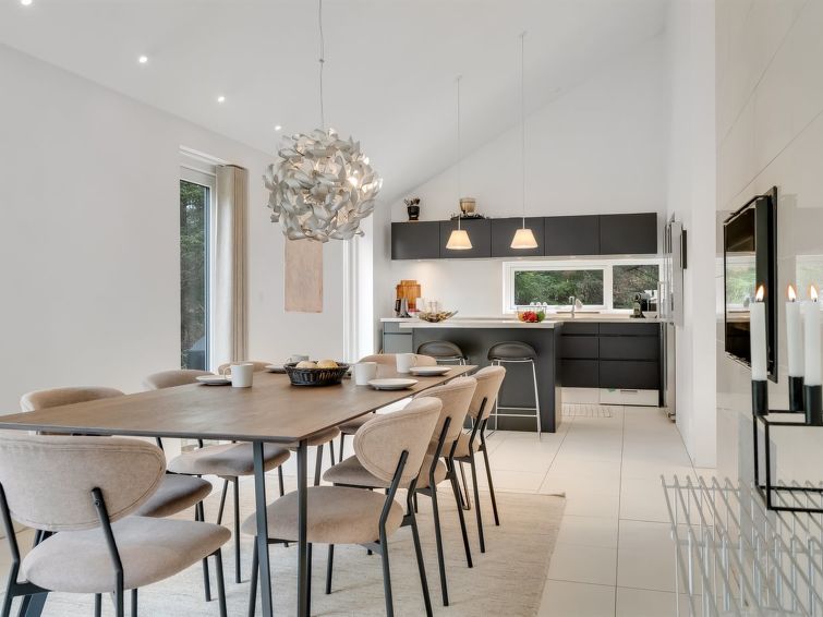 "Thiodver" - 250m from the sea", huis 3-kamers 87 m2. Het objekt is geschikt voor 6 volwassenen. Woonkamer met TV. 1 kamer met 1 2-pers bed. 1 kamer met 1 2-pers bed. Open galerij, 1 kamer met 1 bed e..