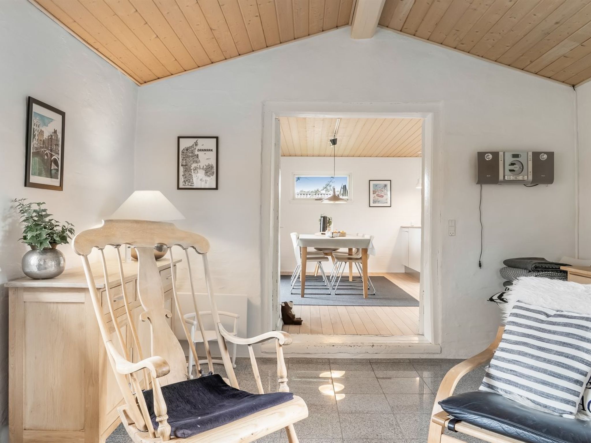 "Bedri" - 800m from the sea - Drinnen