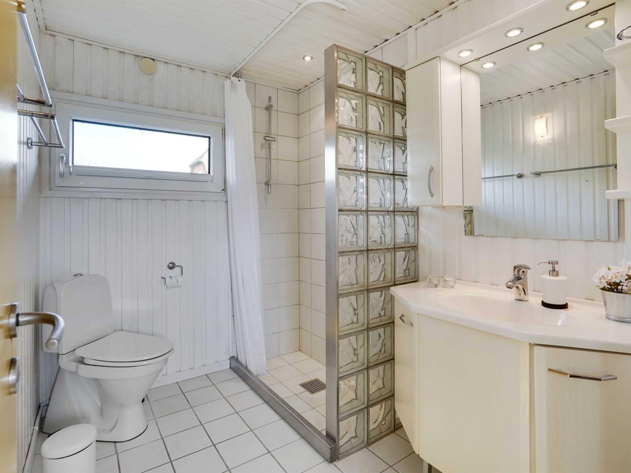 "Henric" - 100m from the sea-Drinnen
