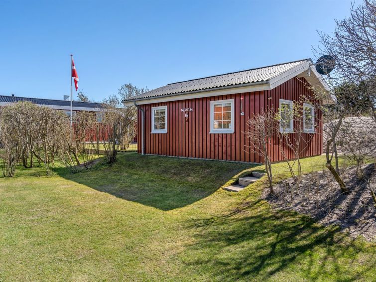 "Amie" - 800m from the sea", huis 1-kamer 30 m2. Het objekt is geschikt voor 2 volwassenen. Woonkamer met TV. 1 kamer met 2 bedden. Keuken (2-pits kookplaat, diepvriezer). Douche/WC. Niet rokers wonin..