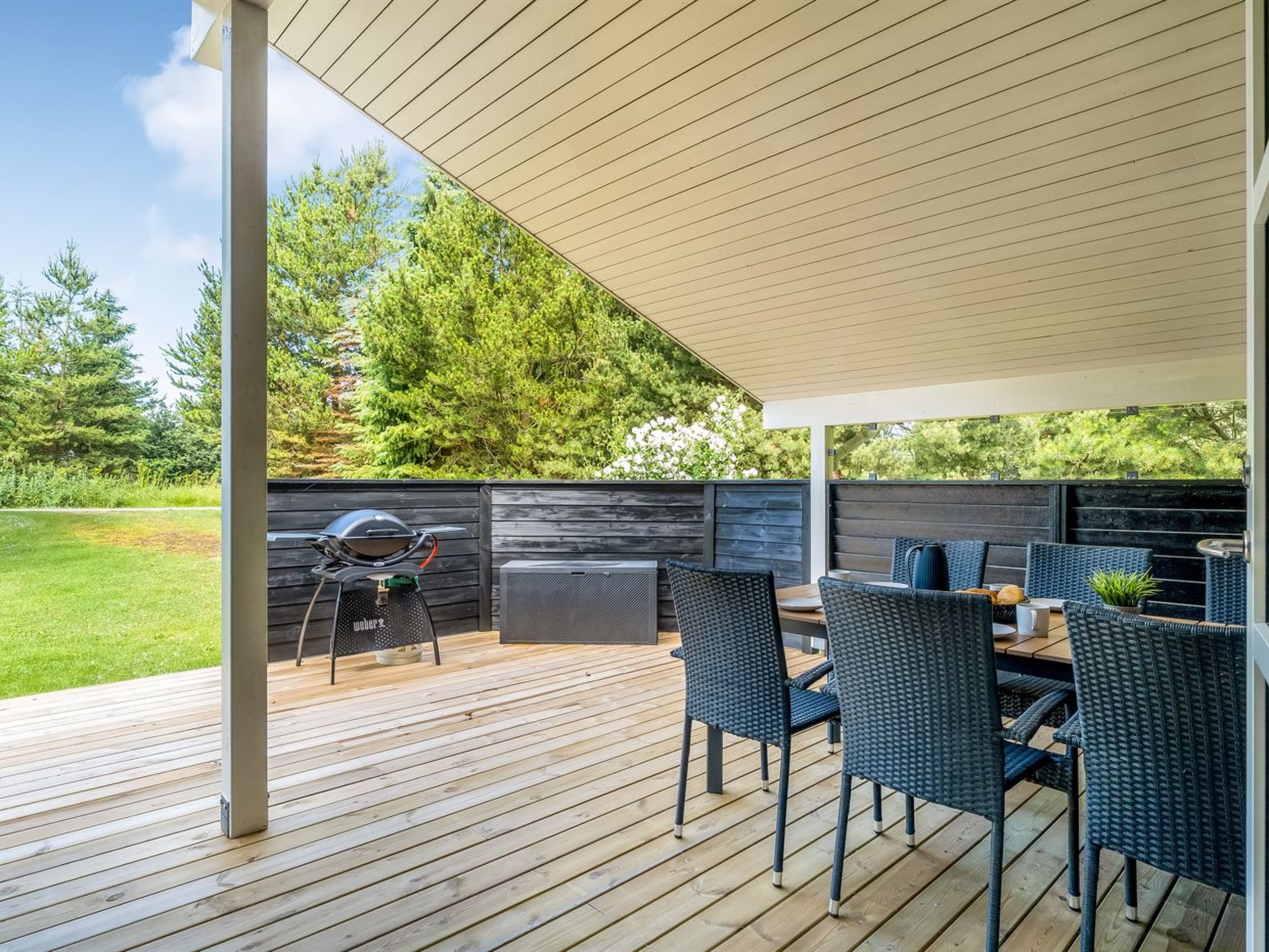 "Barnet" - 2.2km from the sea — Terrace (3 of 21)
