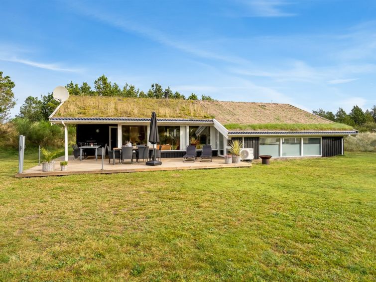 Gezellig vakantiehuis met open haard en sauna in Blokhus in Blokhus