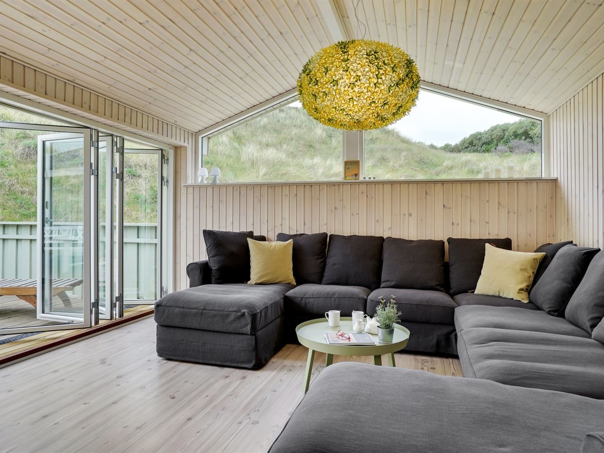 "Erwith" - 50m from the sea-Binnen