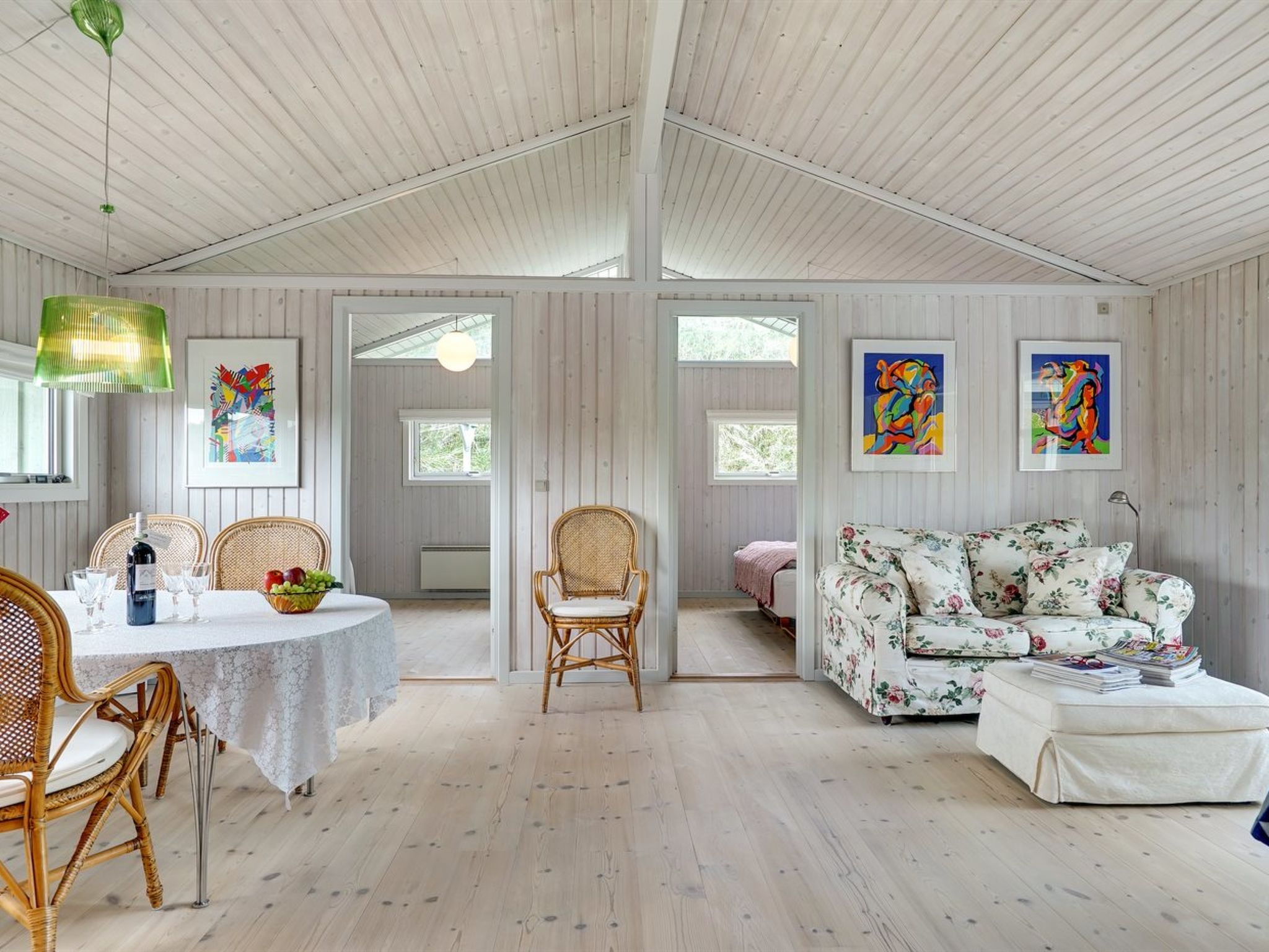 "Erwith" - 50m from the sea-Binnen