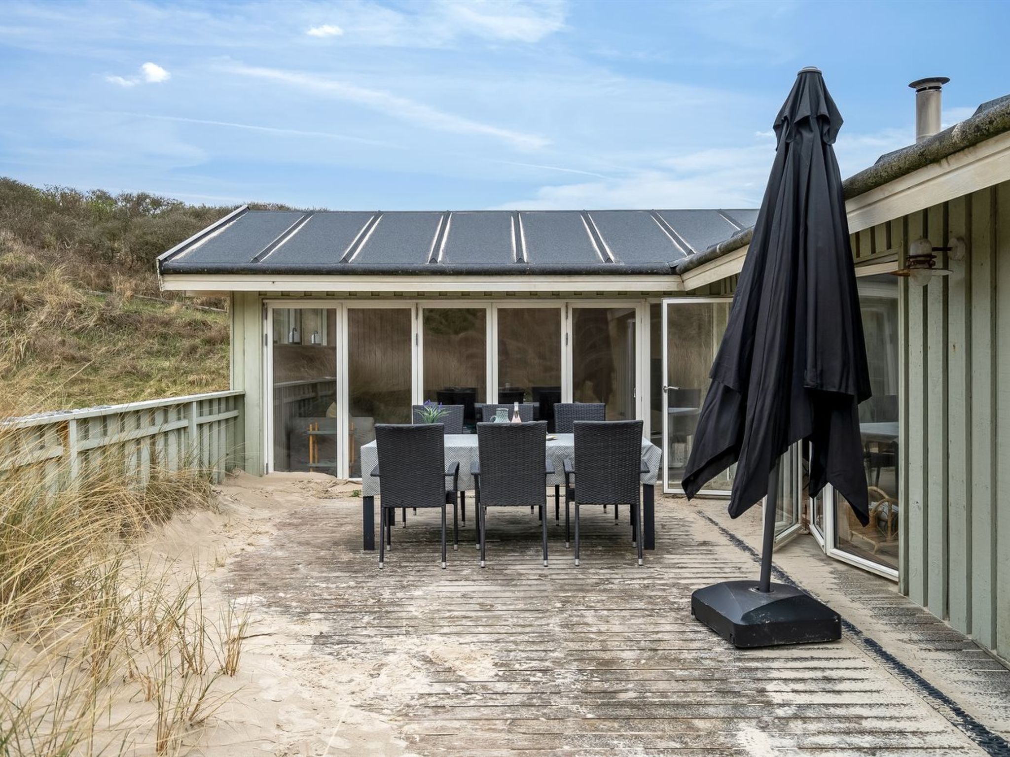 "Erwith" - 50m from the sea-Buiten