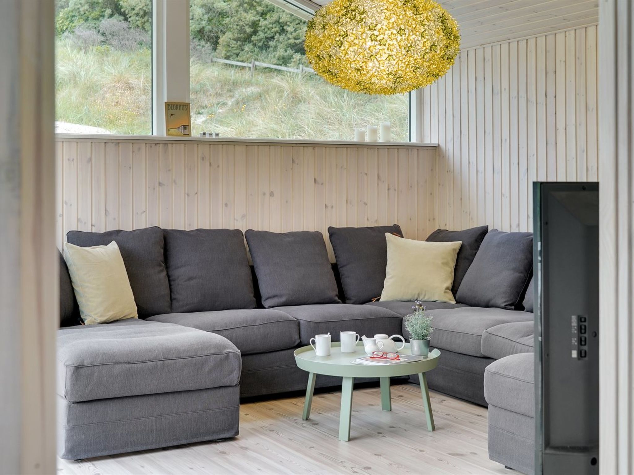 "Erwith" - 50m from the sea