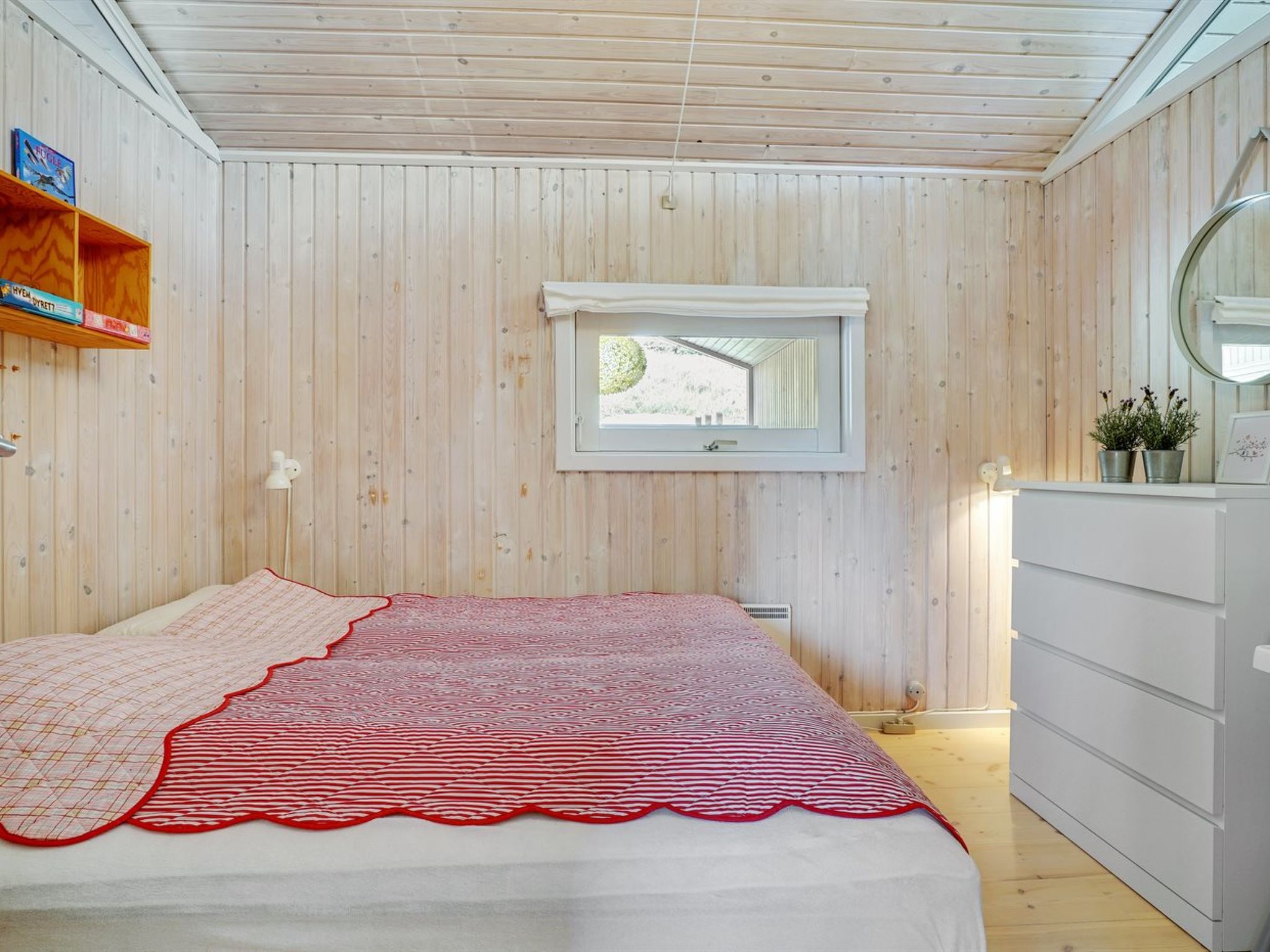 "Erwith" - 50m from the sea - Binnen