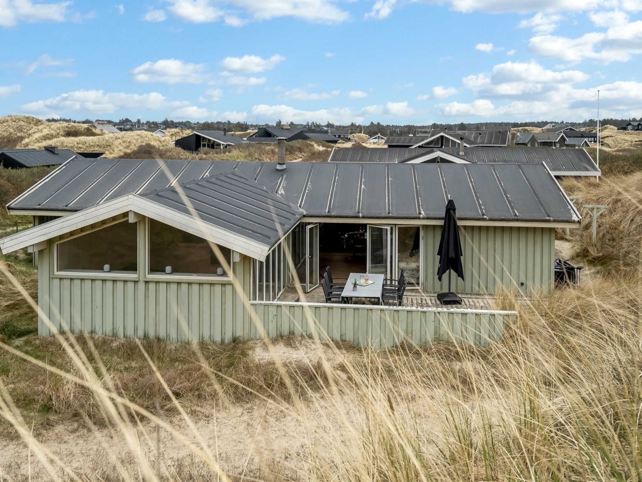 "Erwith" - 50m from the sea