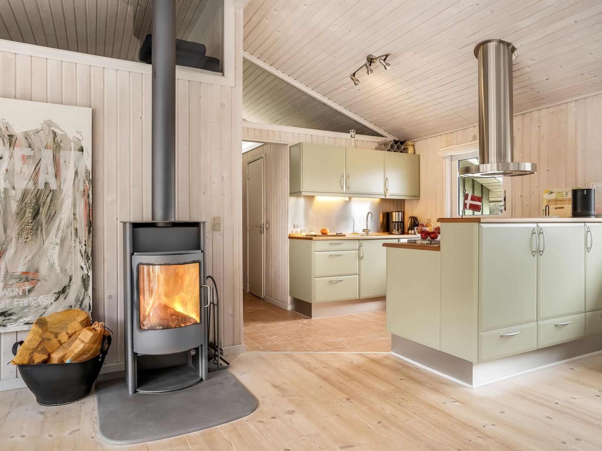 "Erwith" - 50m from the sea - Binnen