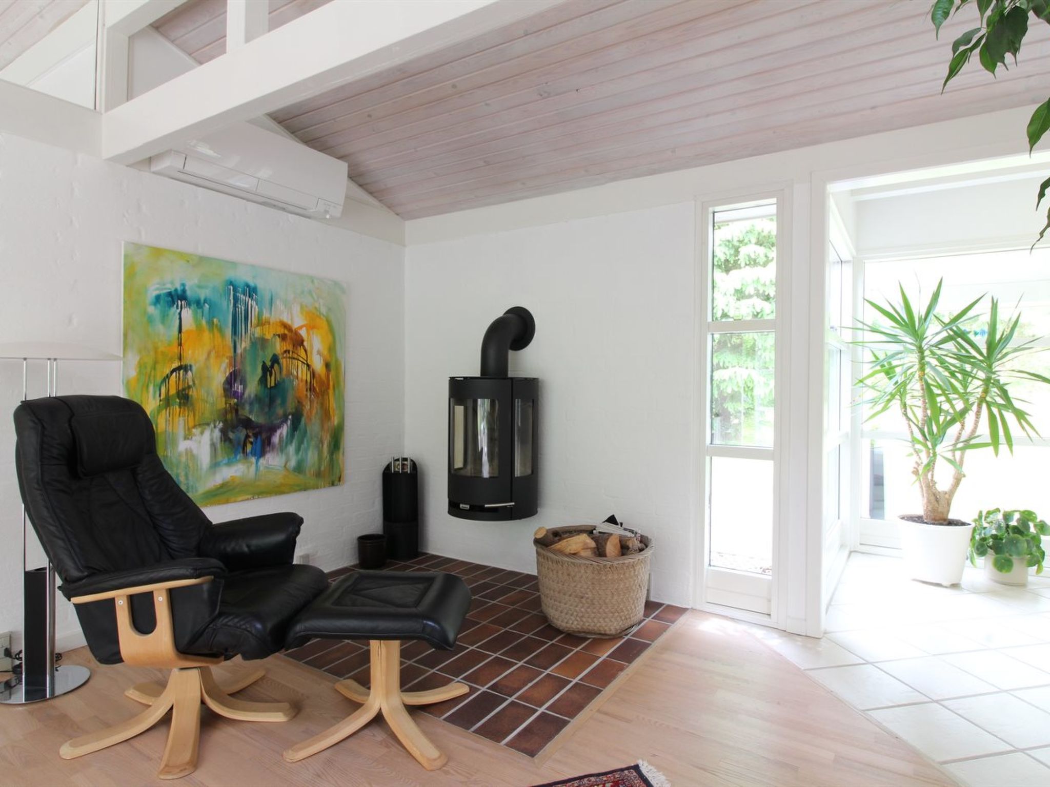 "Seraphina" - 2km from the sea