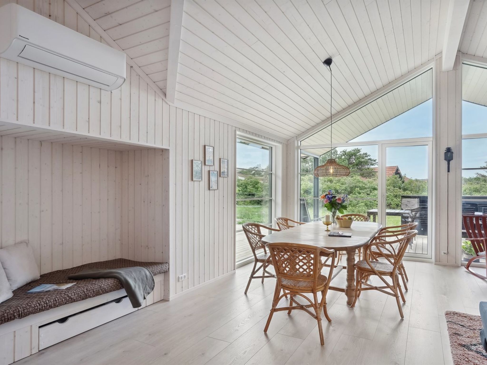 "Annvy" - 400m from the sea-Inside