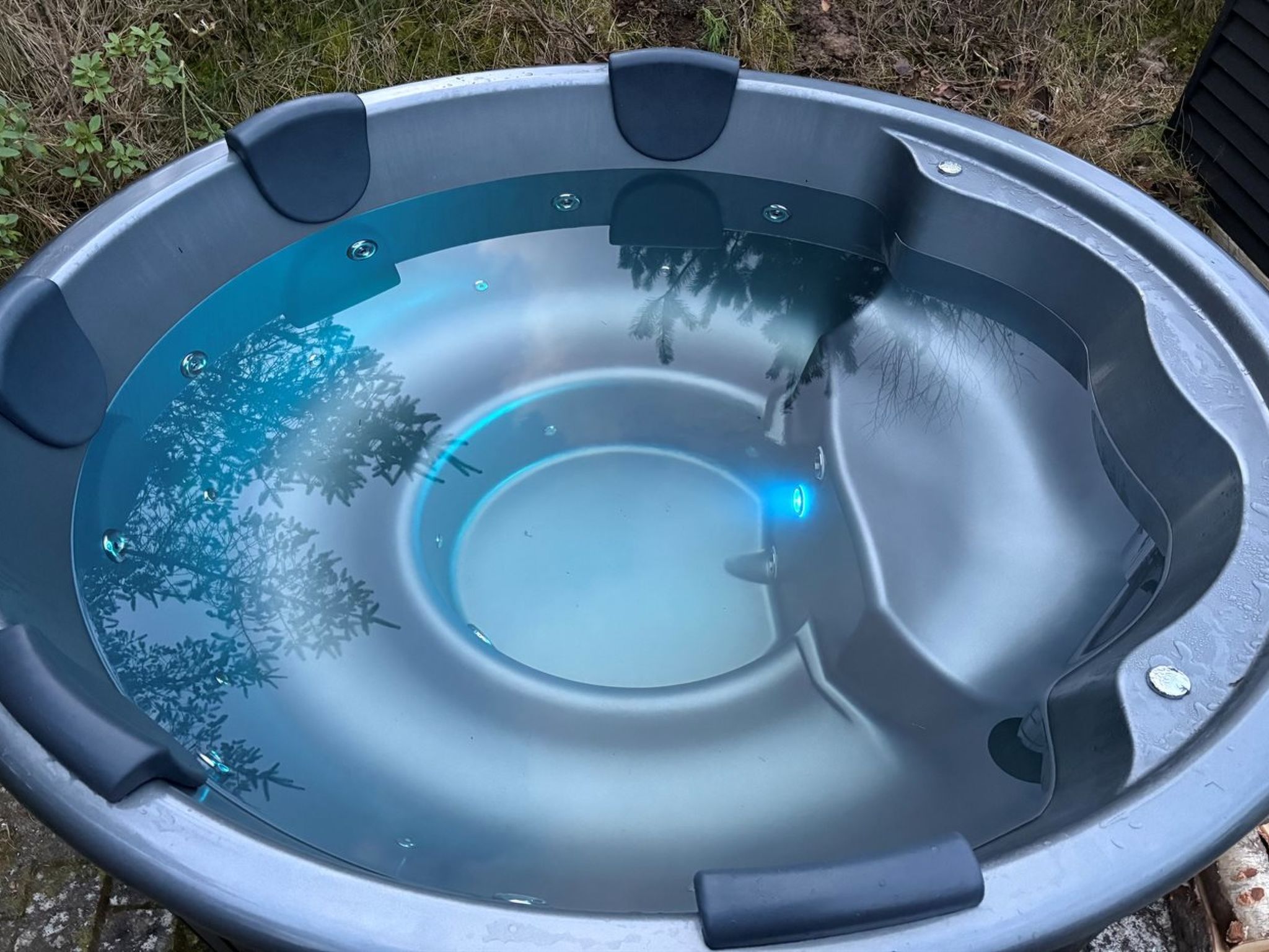 "Annemone" - 900m from the sea