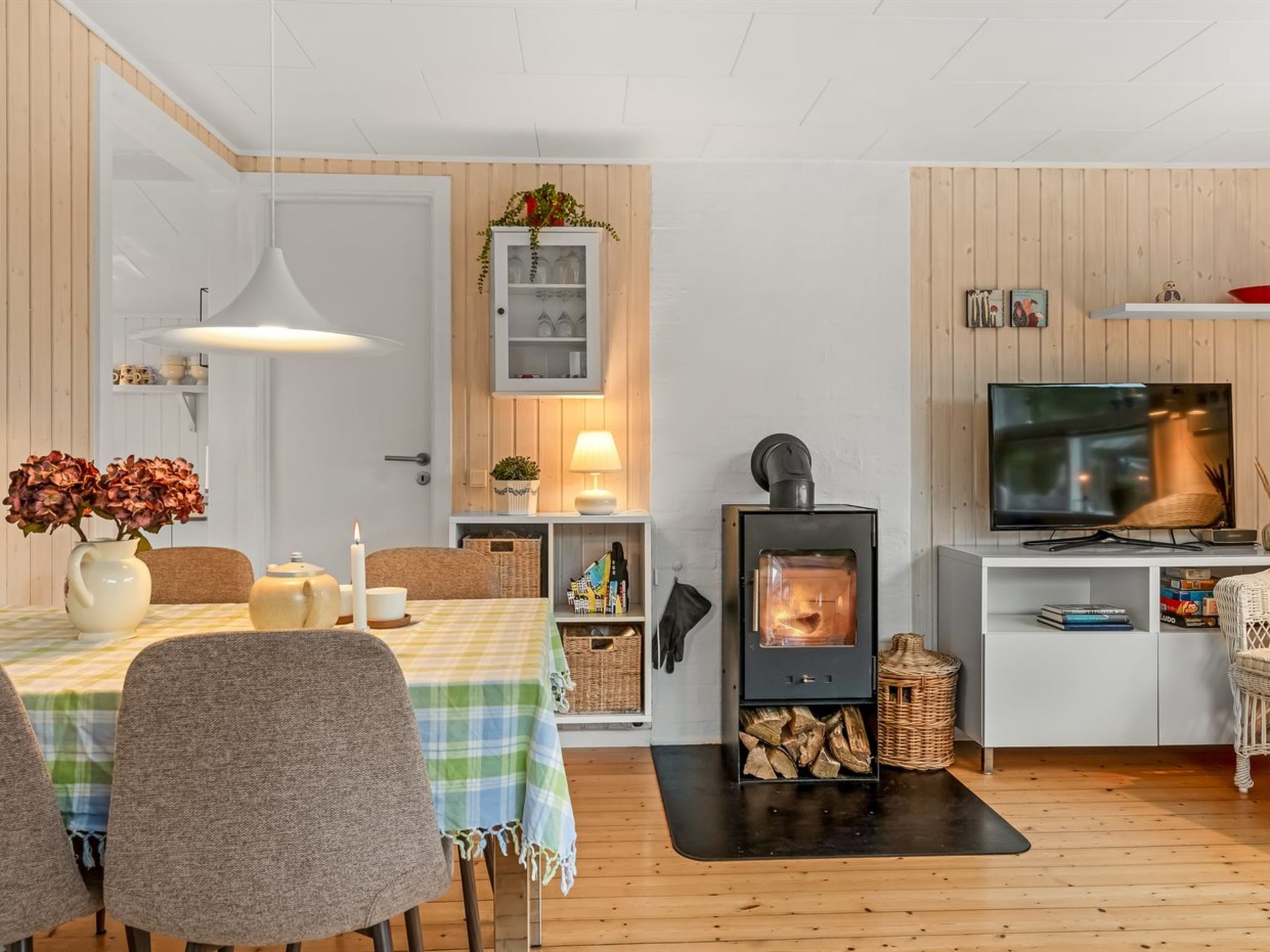 "Annemone" - 900m from the sea-Binnen