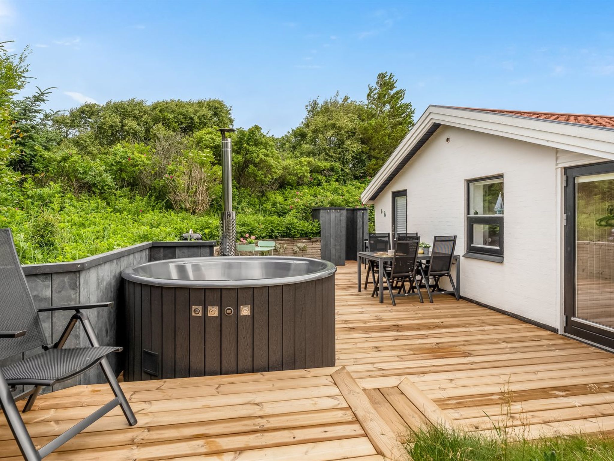 "Annemone" - 900m from the sea