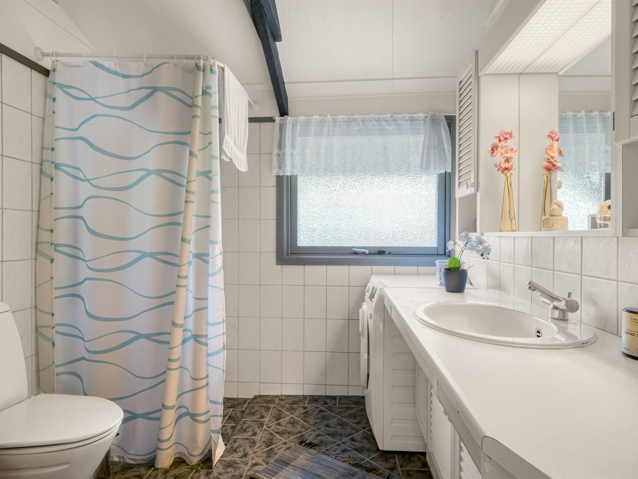 "Nimrod" - 800m from the sea - Drinnen