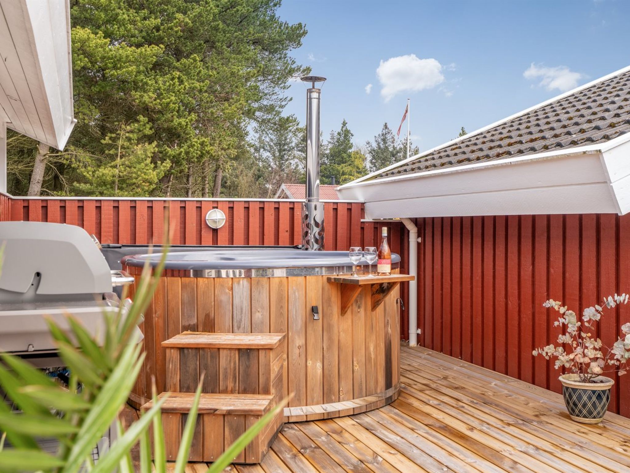 "Gunborg" - 2.5km from the sea