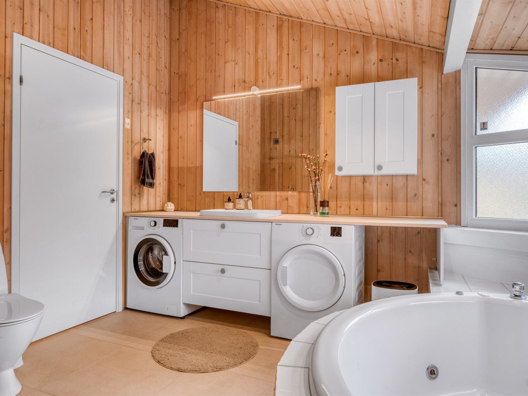 "Gunborg" - 2.5km from the sea - Binnen