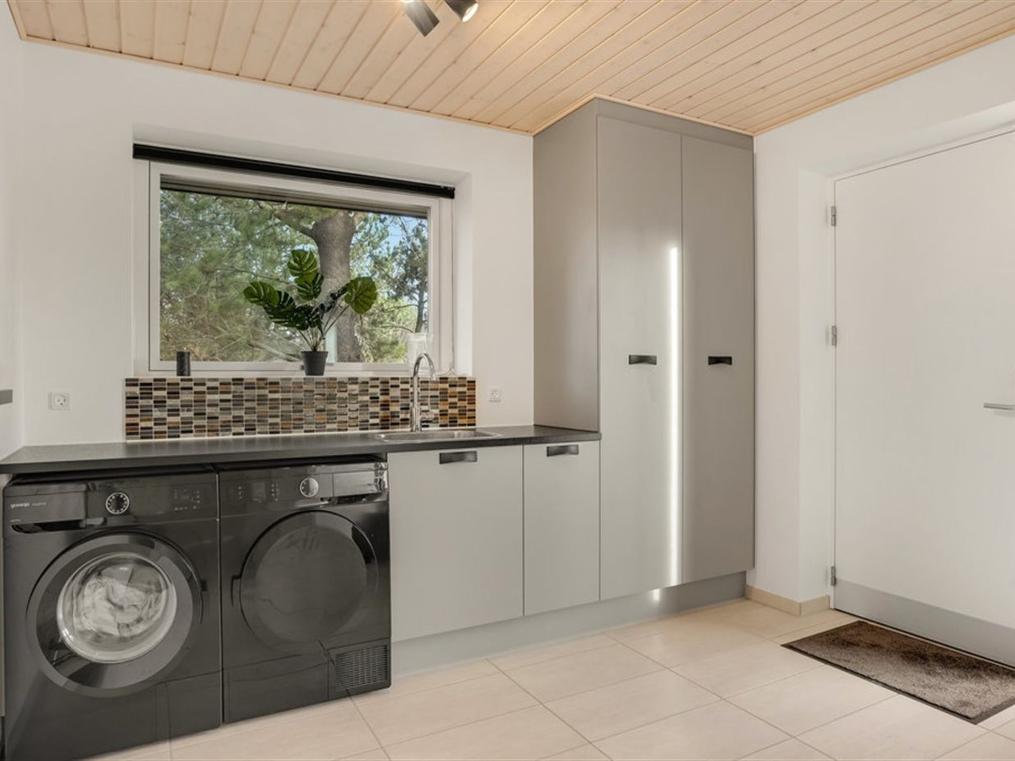 "Muriel" - 1.6km from the sea-Binnen