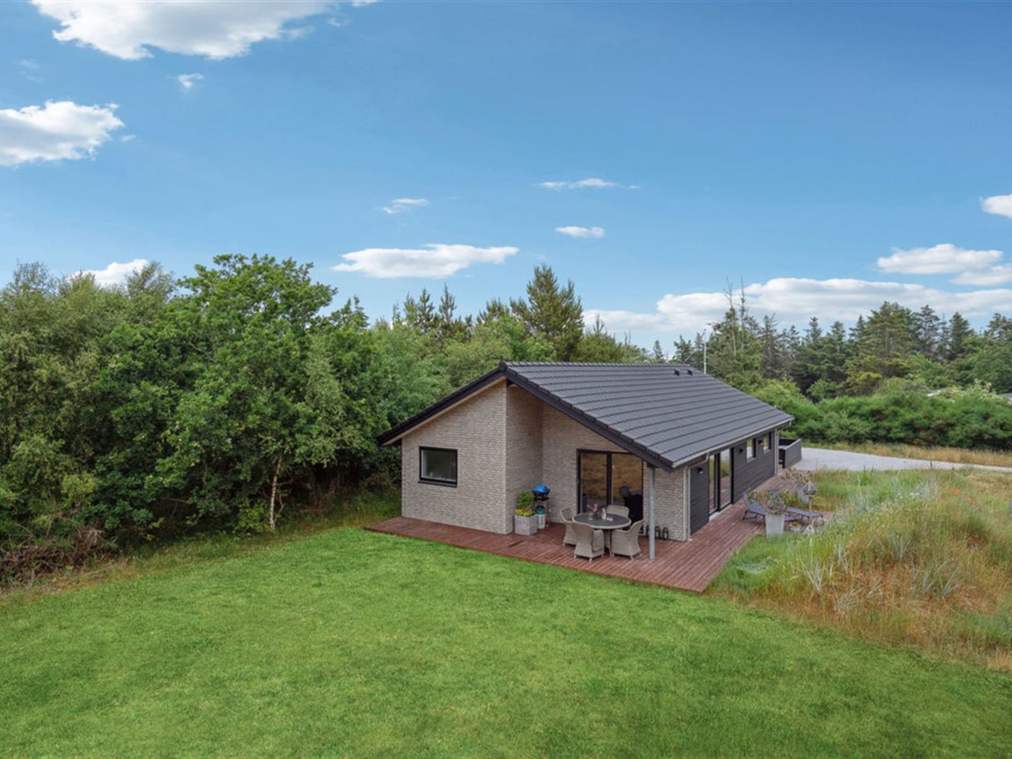 "Muriel" - 1.6km from the sea