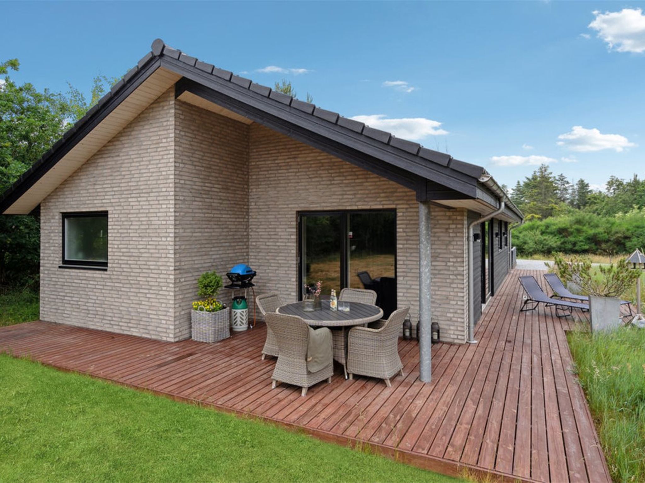 "Muriel" - 1.6km from the sea