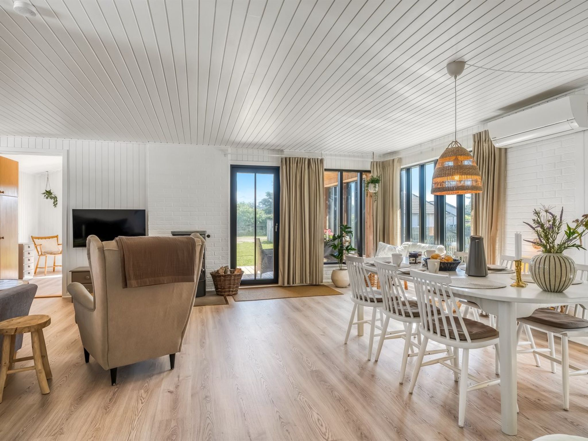"Ensio" - 750m from the sea - Binnen