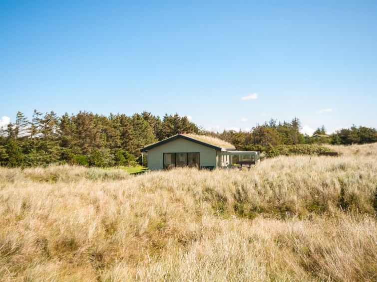 "Diuri" - 400m from the sea", 3-Zimmer-Haus 80 m2. Objekt geeignet für 6 Erwachsene + 1 Kind. Wohnzimmer mit TV, CD, Stereoanlage und DVD. 1 Zimmer mit 2 Betten. 1 Zimmer mit 2 Betten. 1 Zimmer mit 1..