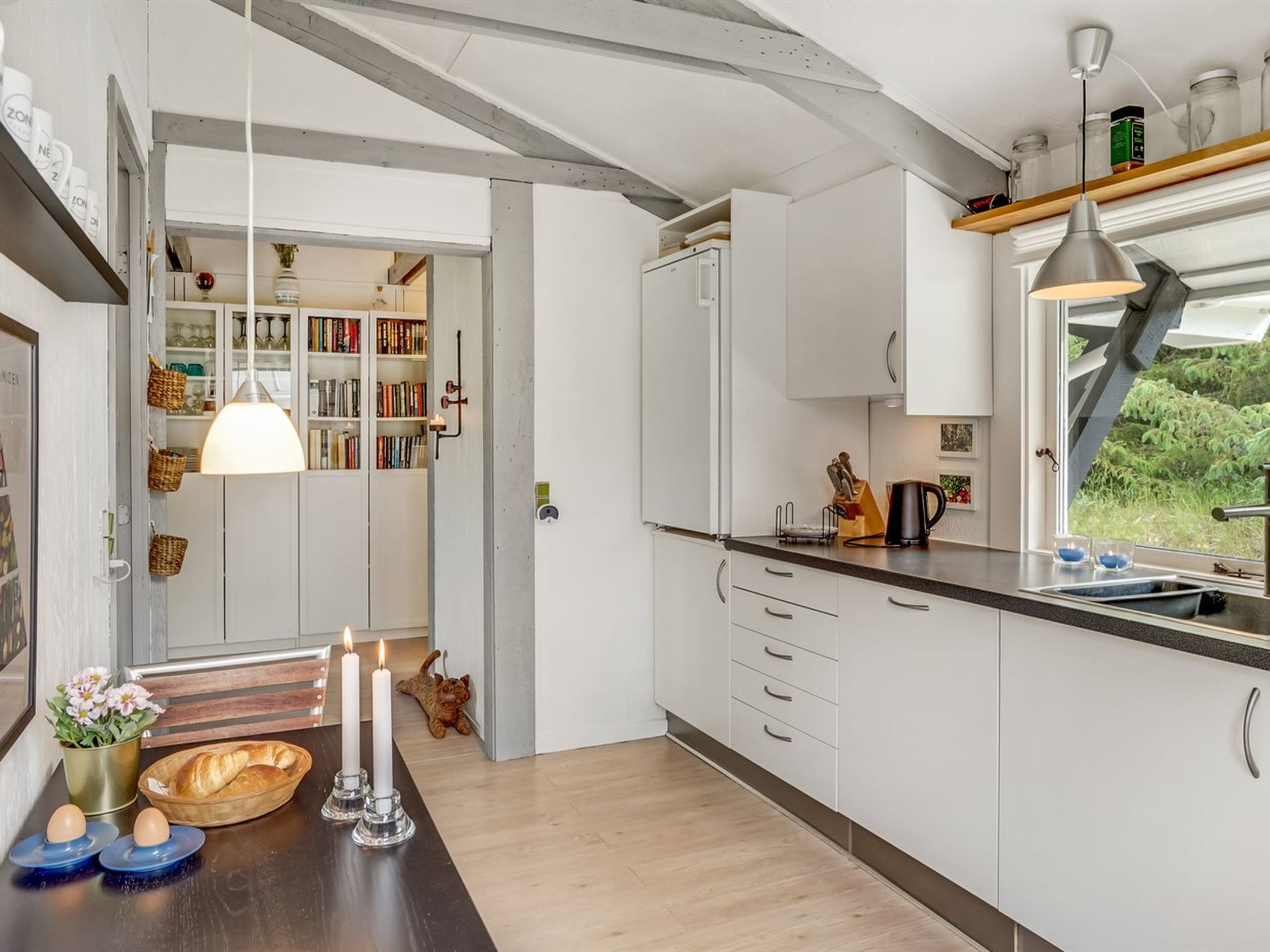 "Eivy" - 1km from the sea - Binnen