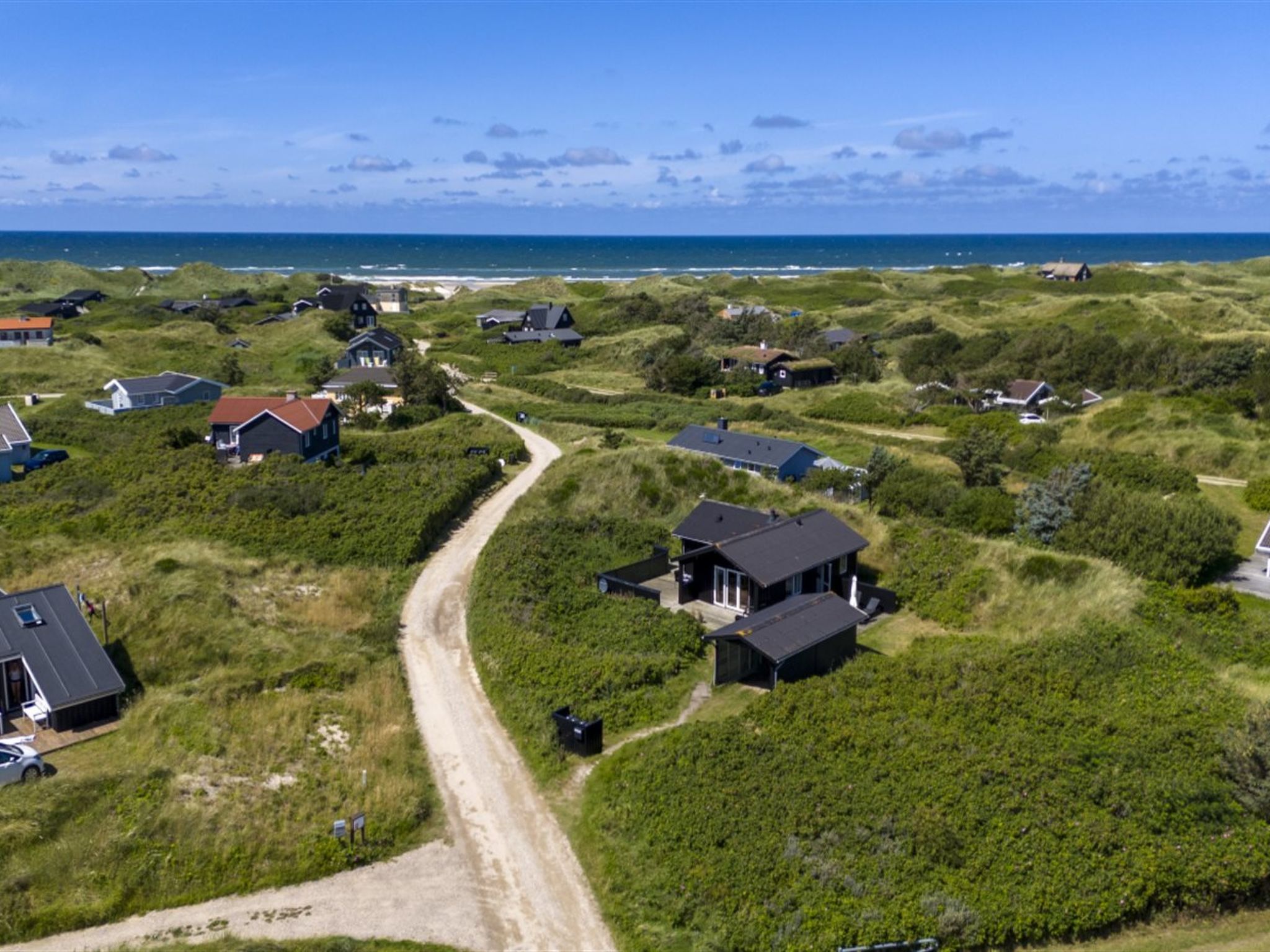 "Efra" - 400m from the sea", huis 2-kamers 72 m2. Het objekt is geschikt voor 4 volwassenen. Woonkamer met TV. 1 kamer met 1 2-pers bed. 1 kamer met 1 2-pers bed. Keuken (oven, afwasmachine, 4 inducti..