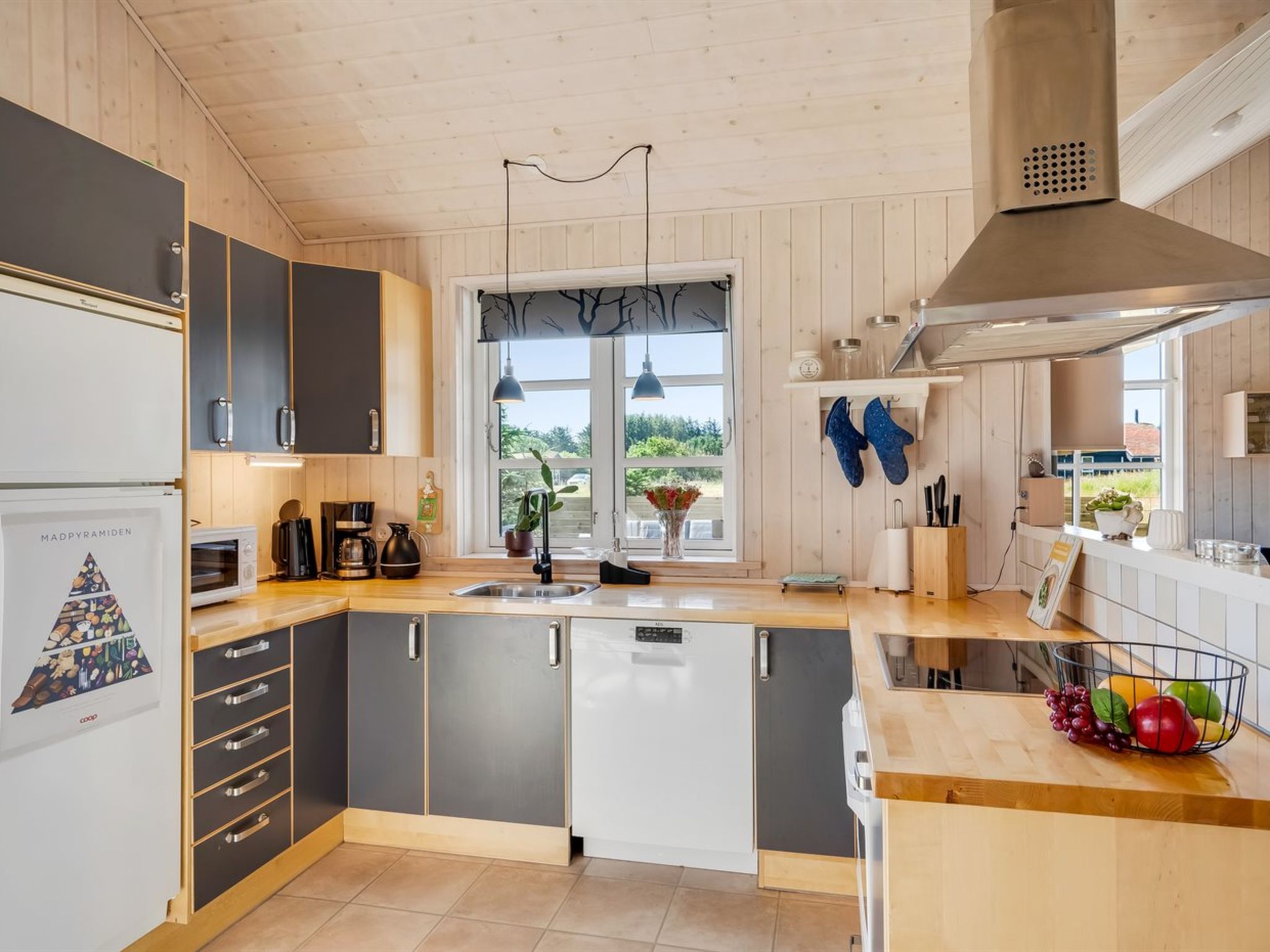"Annemie" - 1.8km from the sea-Binnen
