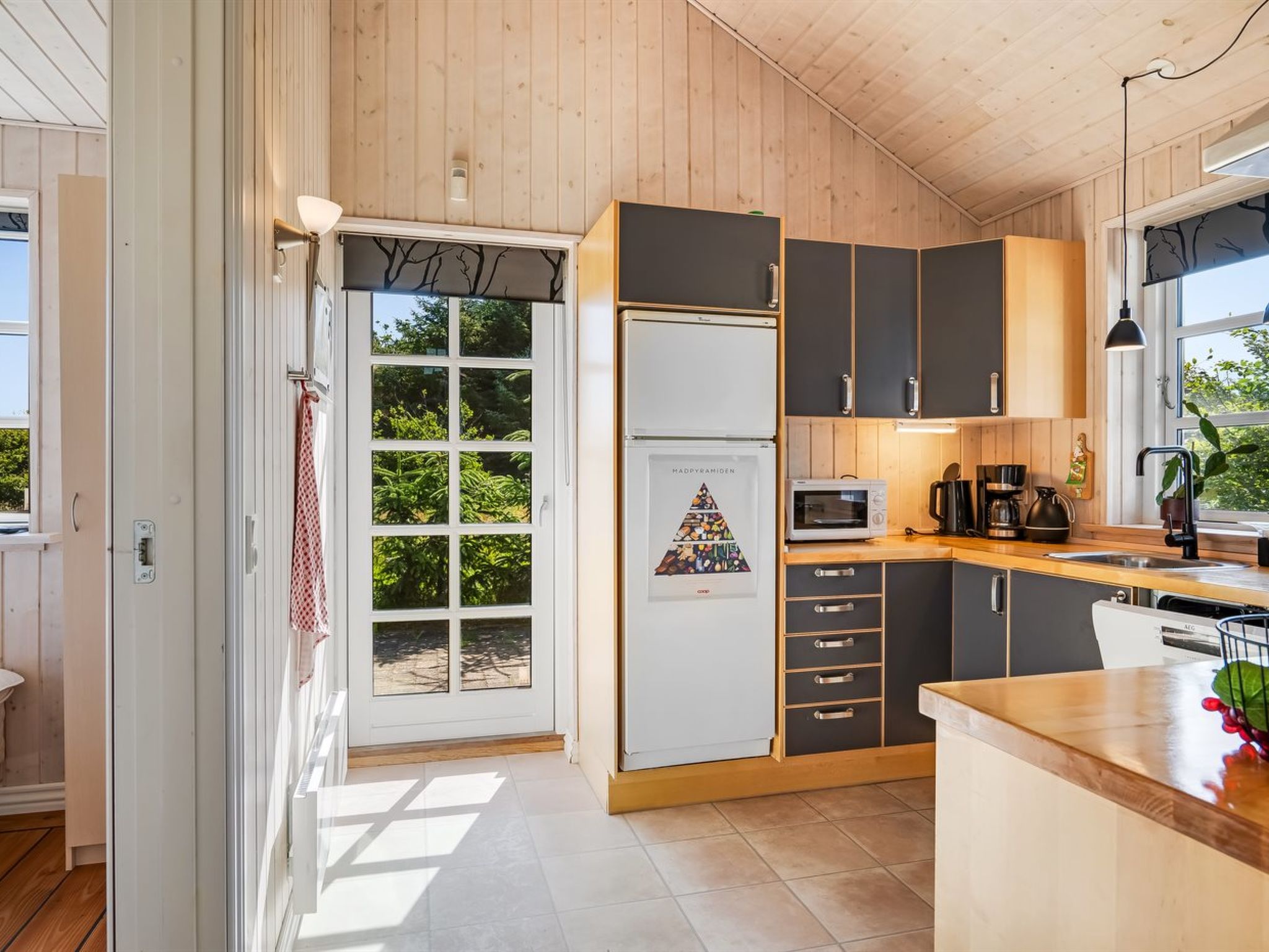 "Annemie" - 1.8km from the sea - Binnen