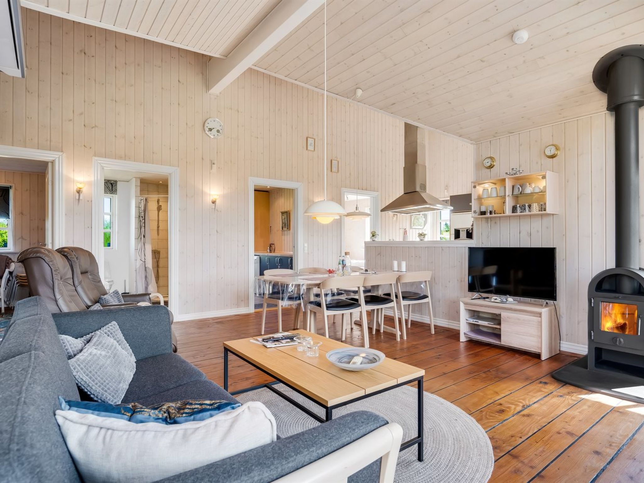 "Annemie" - 1.8km from the sea - Binnen