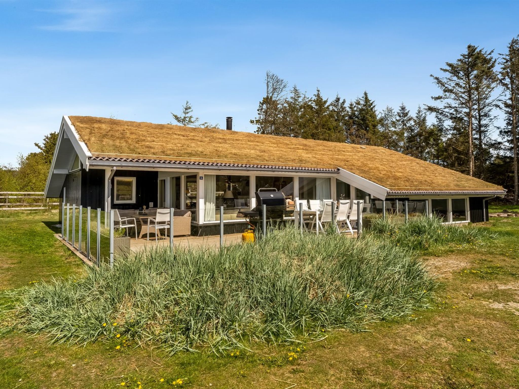 "Gladis" - 900m from the sea