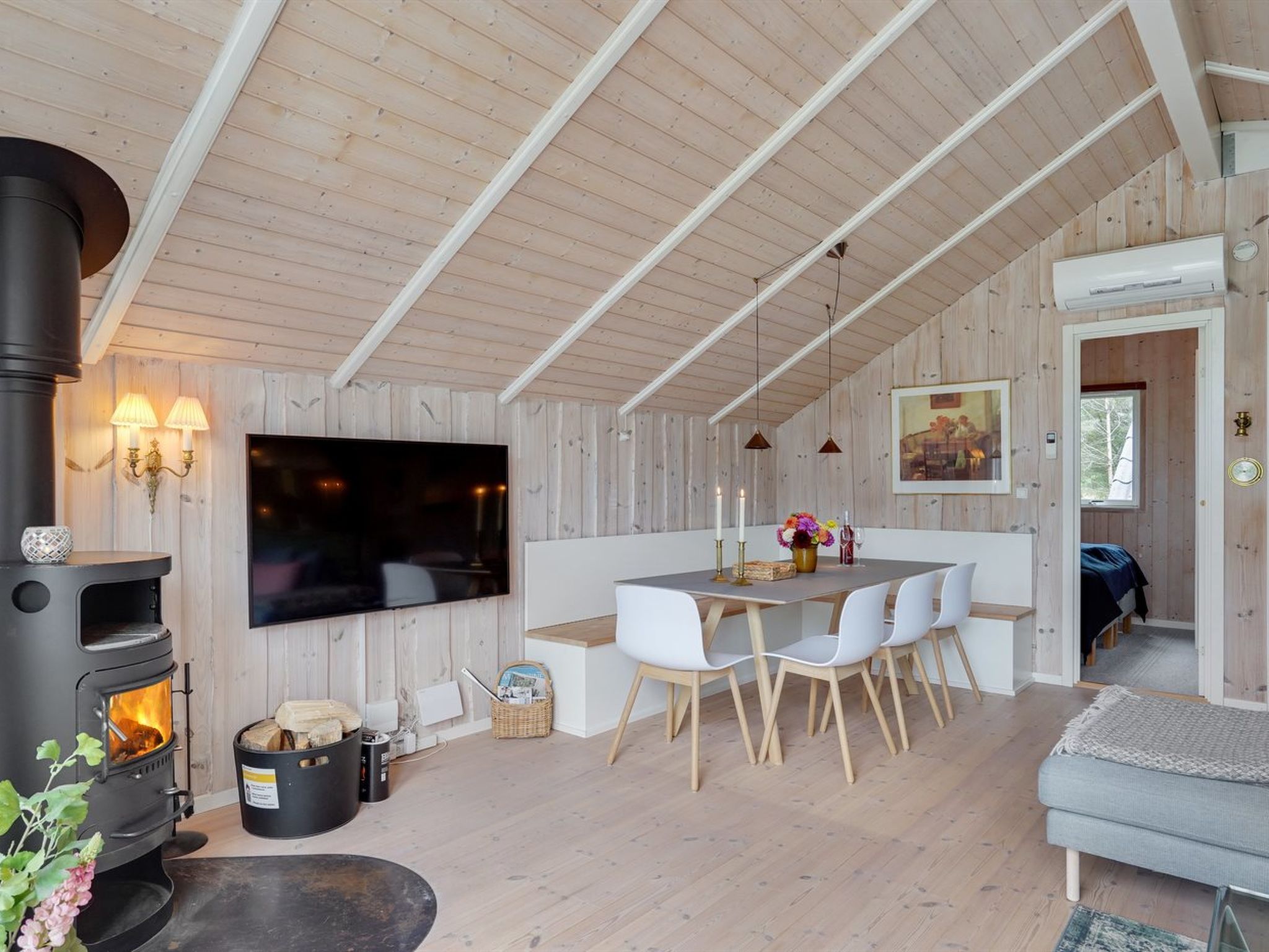 "Varpu" - 1.6km from the sea - Binnen