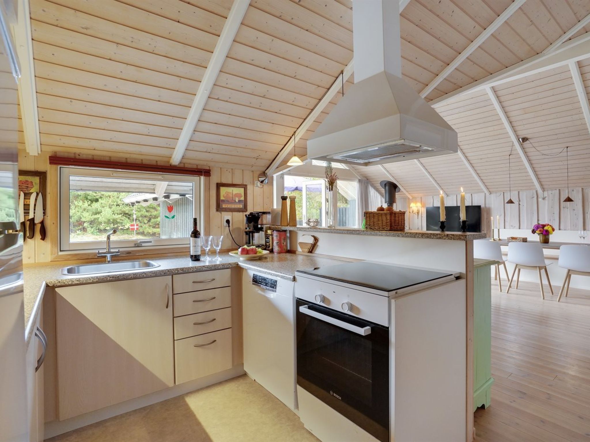 "Varpu" - 1.6km from the sea - Binnen