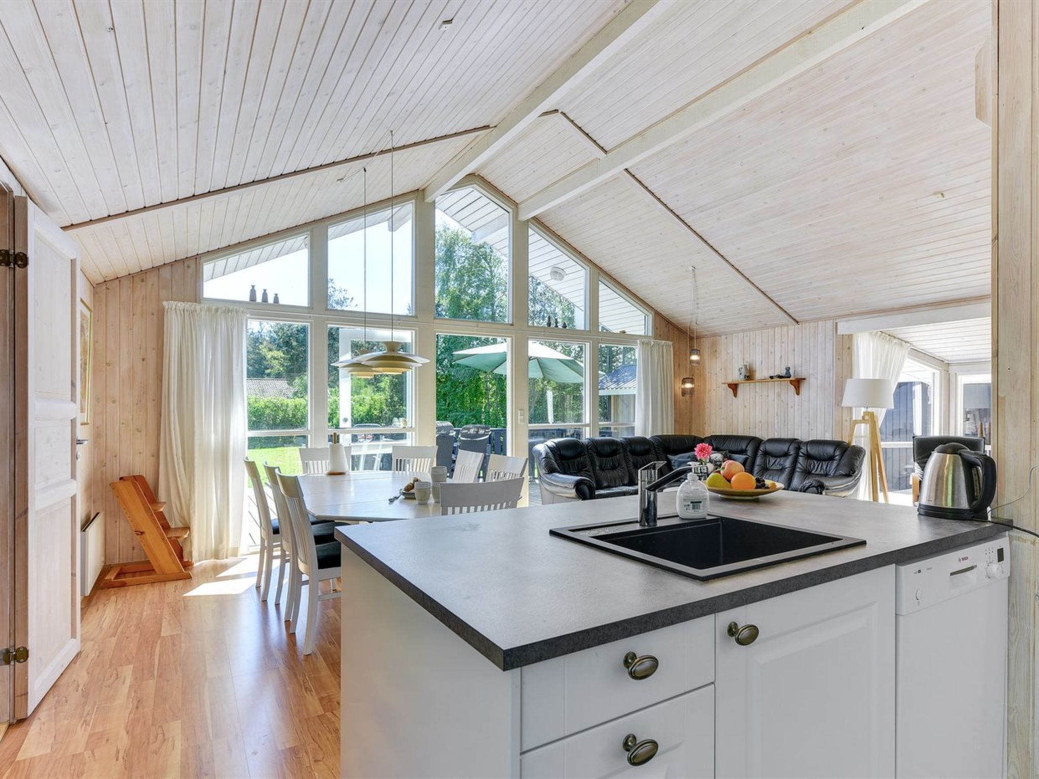 "Gustina" - 1.2km from the sea-Binnen