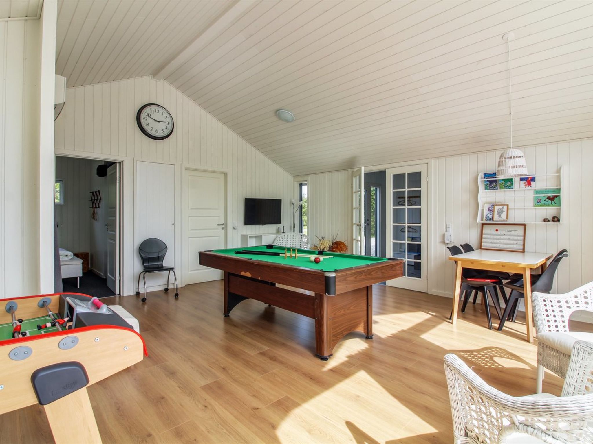 "Gustina" - 1.2km from the sea-Binnen