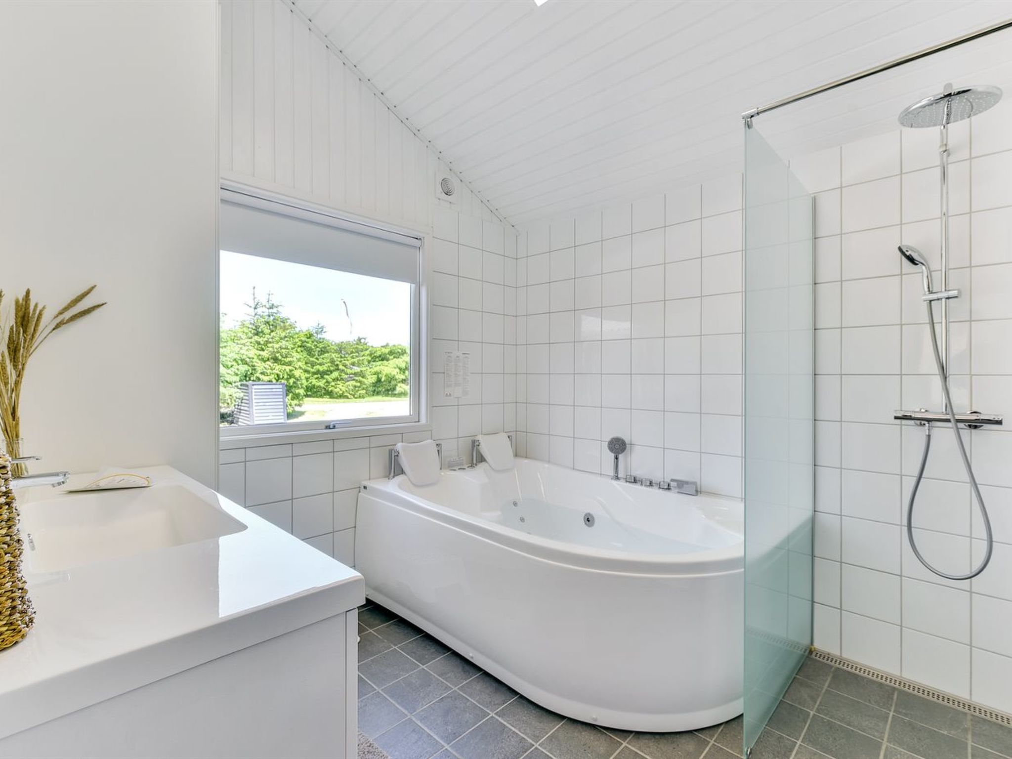 "Gustina" - 1.2km from the sea-Binnen