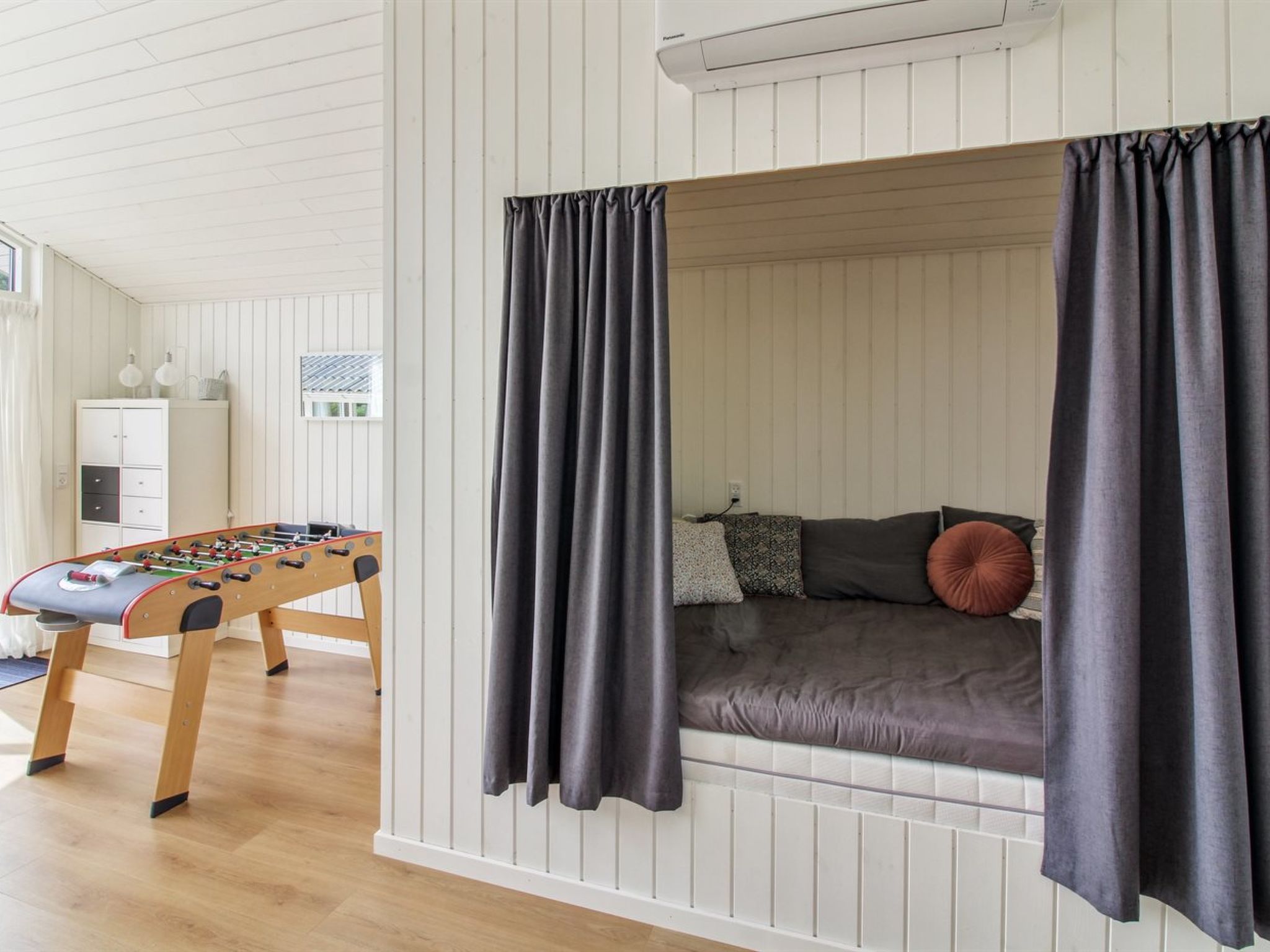 "Gustina" - 1.2km from the sea-Binnen