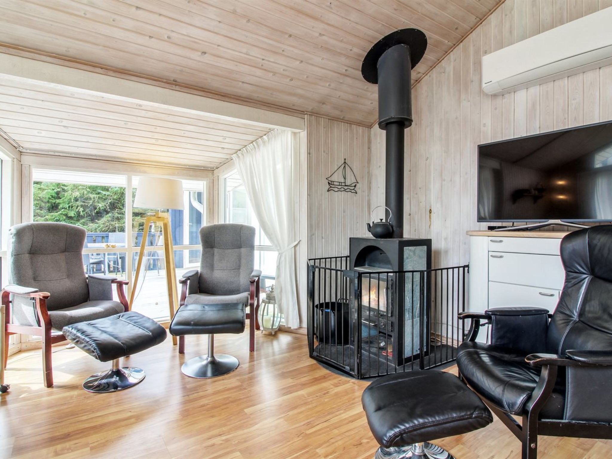 "Gustina" - 1.2km from the sea-Binnen