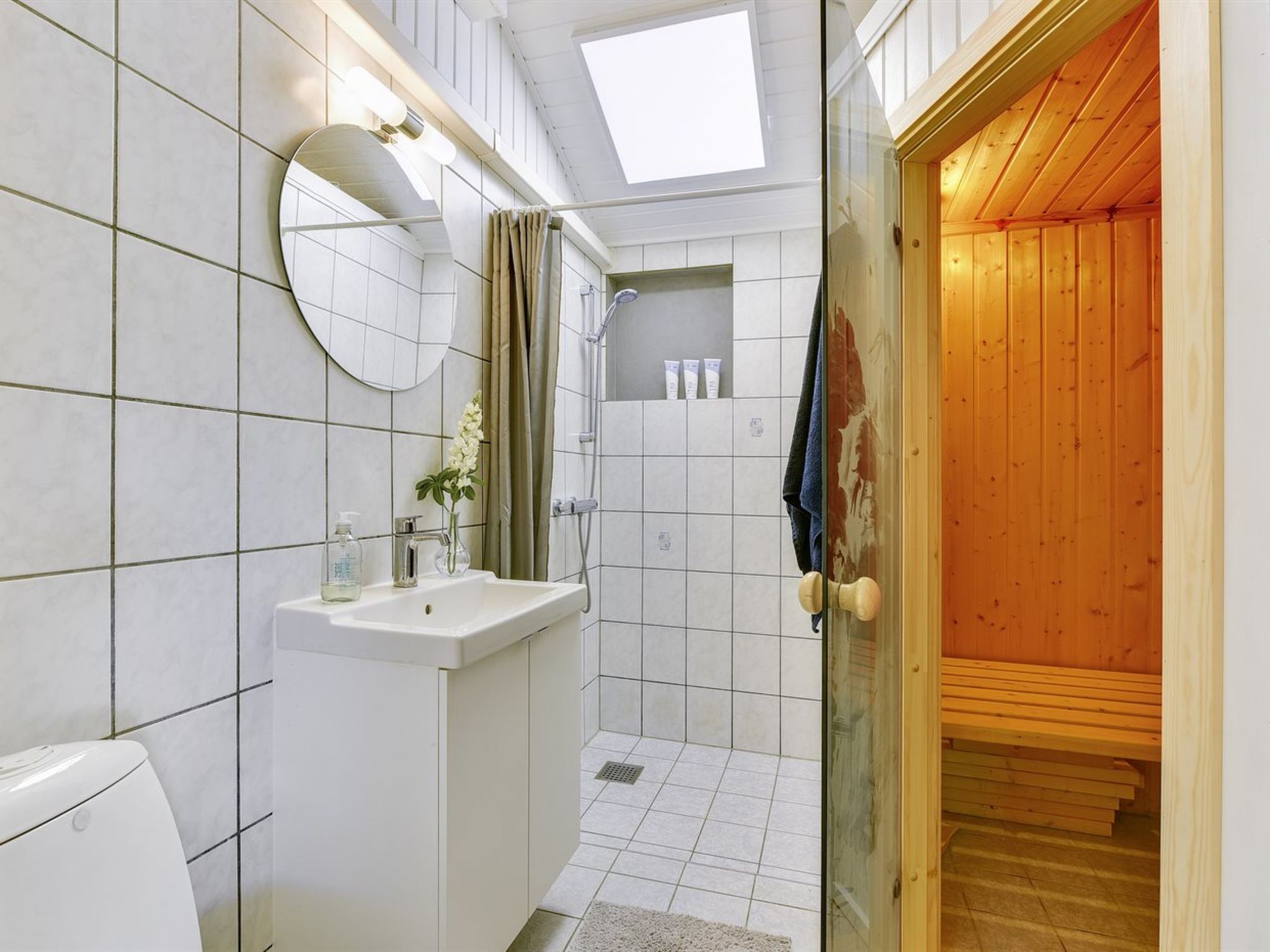 "Gustina" - 1.2km from the sea - Binnen
