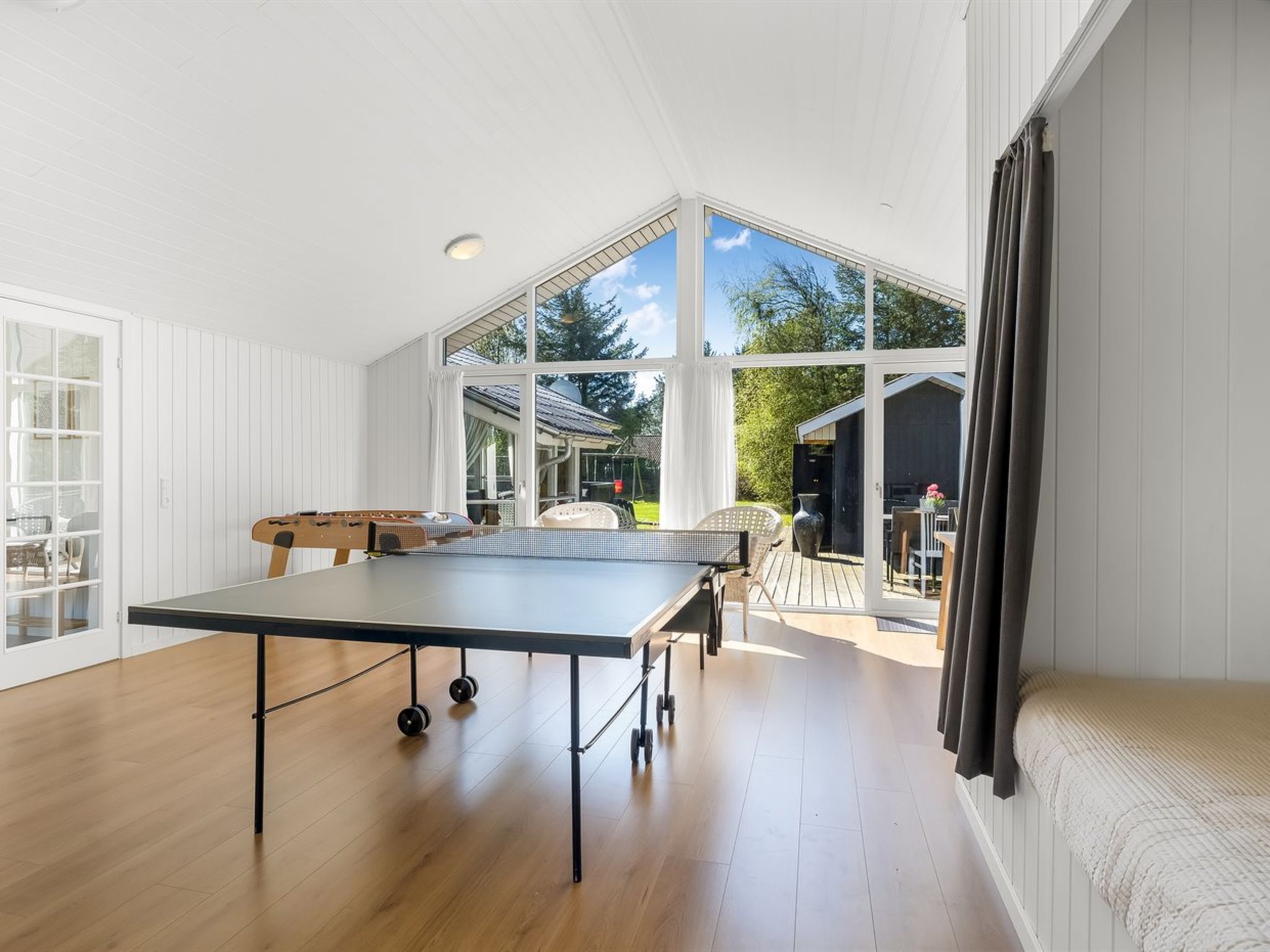 "Gustina" - 1.2km from the sea - Binnen