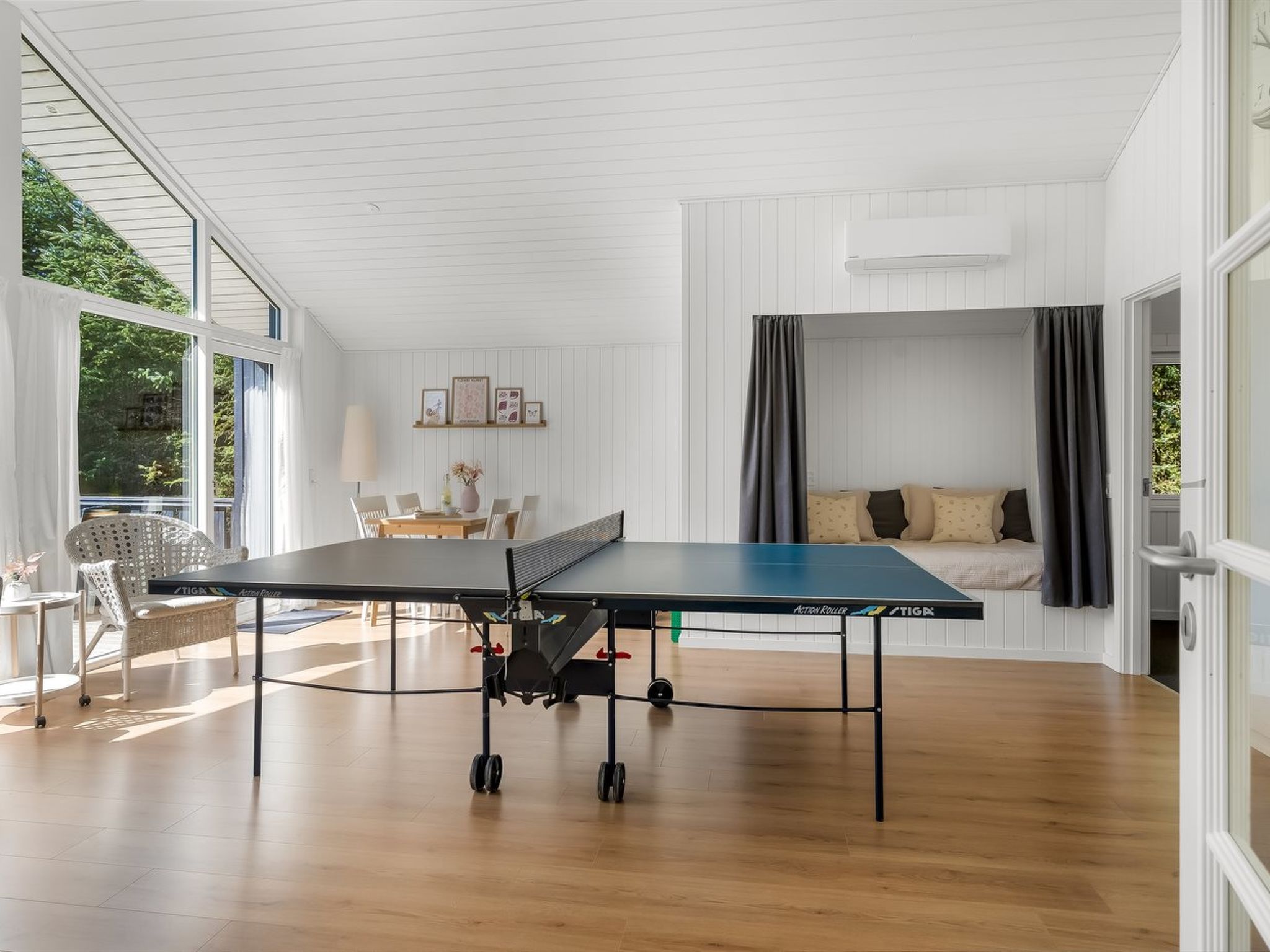 "Gustina" - 1.2km from the sea - Binnen